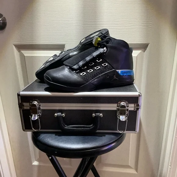 Nike | Shoes | Nike Jordan 7 Black Metallic Silver Ds | Poshmark